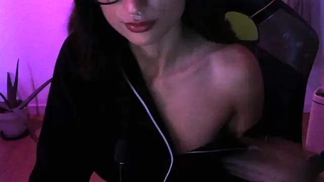 Snapshot of LucyGrayX chatting on November 10, 2025, 7:02 pm LucyGrayX online show from November 10, 2025, 7:02 pm