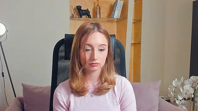 ReinaHenslin online show from November 11, 2025, 8:25 am