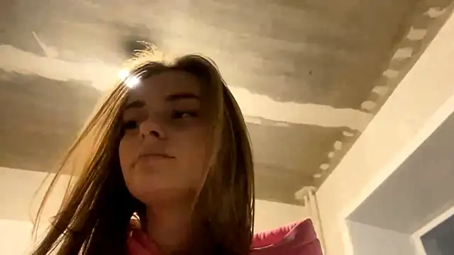 GeralynChiszar online show from November 11, 2025, 5:18 am