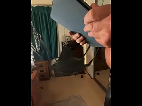 LeatherSdaddy online show from November 18, 2025, 3:05 pm