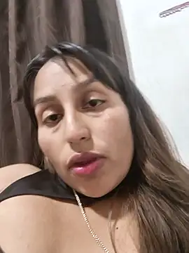 Snapshot of IsabellaaSwann chatting on November 18, 2025, 12:16 am IsabellaaSwann online show from November 18, 2025, 12:16 am