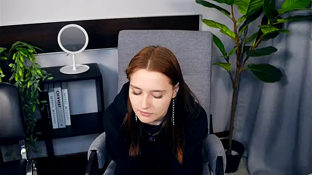 IsaParadiso online show from November 13, 2025, 8:35 am