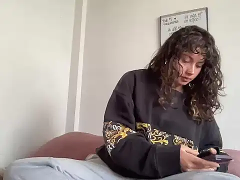 Snapshot of Dreana chatting on December 15, 2025, 7:18 pm Dreana online show from December 15, 2025, 7:18 pm