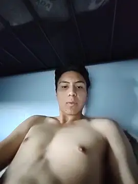 Snapshot of ianyoung18 chatting on November 13, 2025, 6:51 pm ianyoung18 online show from November 13, 2025, 6:51 pm