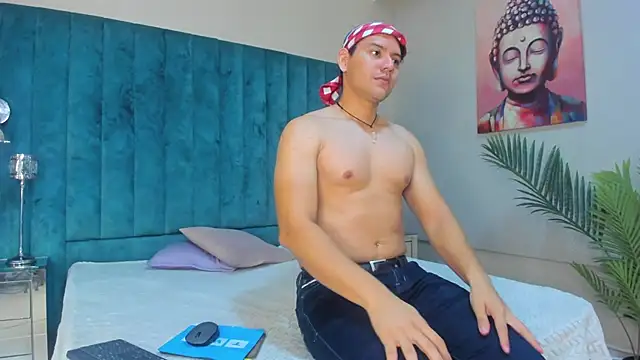 Snapshot of DhannLee chatting on November 17, 2025, 1:17 pm DhannLee online show from November 17, 2025, 1:17 pm