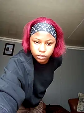 Snapshot of TianaXo chatting on November 18, 2025, 9:47 am TianaXo online show from November 18, 2025, 9:47 am