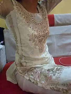 Snapshot of SLIMDIVAA chatting on December 3, 2025, 8:45 am SLIMDIVAA online show from December 3, 2025, 8:45 am