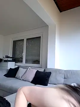 Lilly hase online show from November 17, 2025, 9:37 am