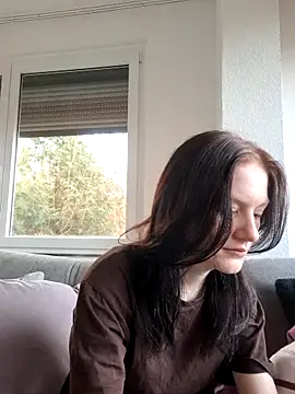 Lilly hase online show from November 18, 2025, 8:52 am