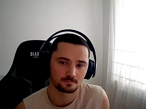 Handsomeboy4you online show from November 14, 2025, 8:35 am