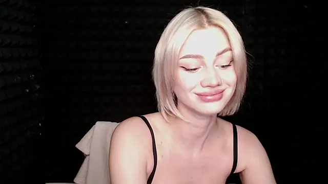 RealLinaaa online show from November 18, 2025, 7:07 pm