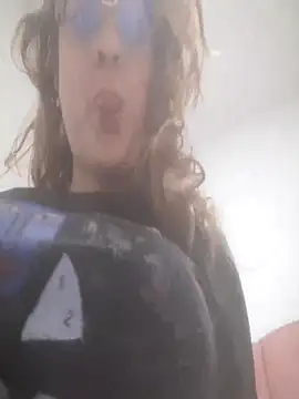 AnnieAtHome online show from November 14, 2025, 10:18 pm