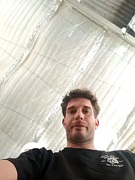 Snapshot of _____-AAAZZZ999000____A chatting on November 19, 2025, 2:17 pm -AAAZZZ999000 A online show from November 19, 2025, 2:17 pm