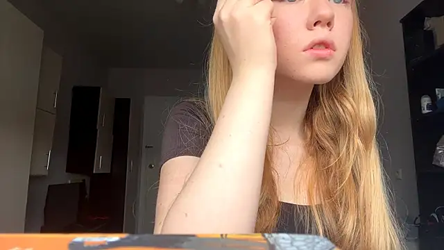 FerminaDepaula online show from November 14, 2025, 8:24 am