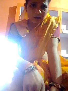 Snapshot of Bigg_bhabi chatting on November 17, 2025, 12:11 pm Bigg bhabi online show from November 17, 2025, 12:11 pm