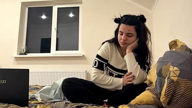 ArielleLeitao online show from November 14, 2025, 3:11 pm