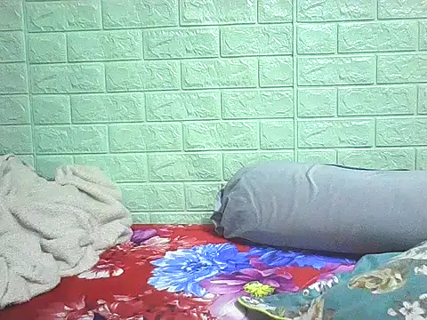 Snapshot of hvc1007 chatting on December 1, 2025, 2:33 pm hvc1007 online show from December 1, 2025, 2:33 pm