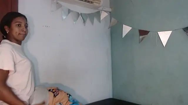 emma stone54 online show from December 2, 2025, 6:58 pm