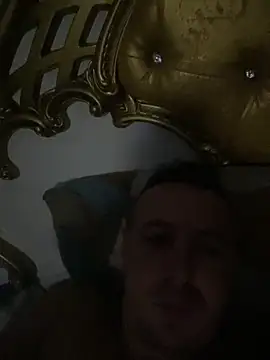 Snapshot of vandamecuple chatting on November 13, 2025, 11:03 pm vandamecuple online show from November 13, 2025, 11:03 pm