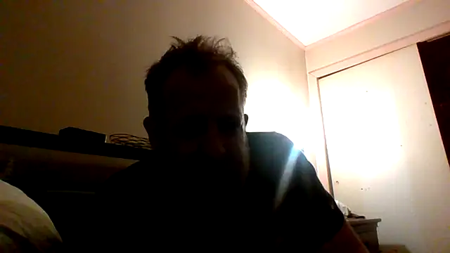 Snapshot of Mikey40wv chatting on November 17, 2025, 11:32 pm Mikey40wv online show from November 17, 2025, 11:32 pm