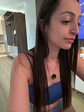 Snapshot of BelleRune chatting on December 7, 2024, 7:32 pm BelleRune online show from December 7, 2024, 7:32 pm