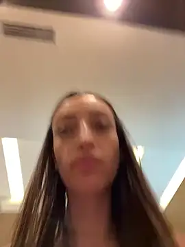 Snapshot of BelleRune chatting on December 8, 2024, 6:28 pm BelleRune online show from December 8, 2024, 6:28 pm