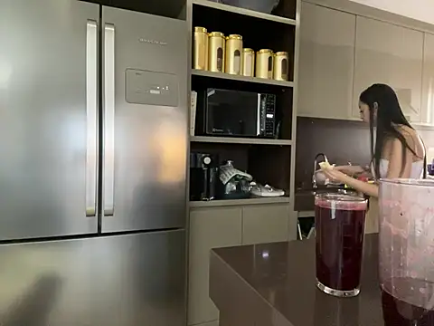 Snapshot of BelleRune chatting on February 14, 2025, 12:47 pm BelleRune online show from February 14, 2025, 12:47 pm