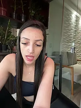 Snapshot of BelleRune chatting on March 15, 2025, 9:27 pm BelleRune online show from March 15, 2025, 9:27 pm