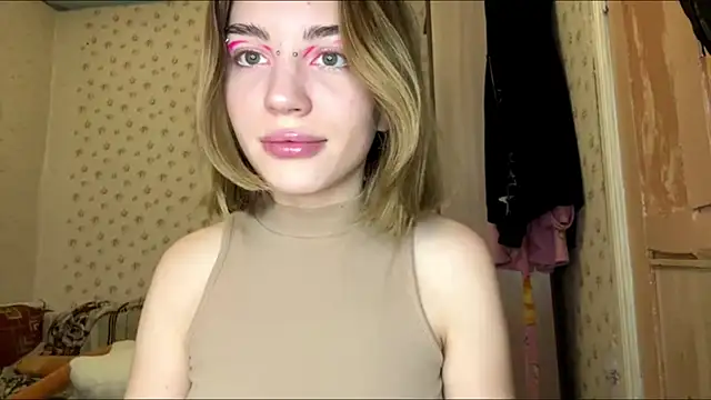 Snapshot of MelaineAytes chatting on November 18, 2025, 8:08 am MelaineAytes online show from November 18, 2025, 8:08 am