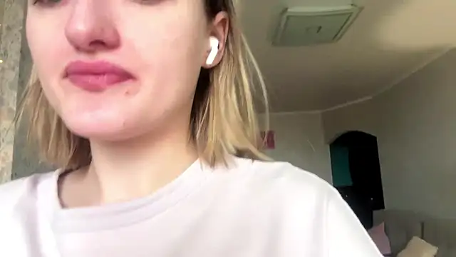 Snapshot of Emily_lyy chatting on December 2, 2025, 9:25 am Emily lyy online show from December 2, 2025, 9:25 am