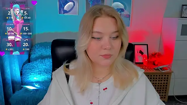 Snapshot of LouiseMous chatting on November 24, 2025, 10:20 pm LouiseMous online show from November 24, 2025, 10:20 pm