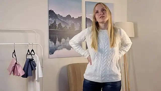 Snapshot of ToshiaPotvin chatting on November 15, 2025, 8:33 am ToshiaPotvin online show from November 15, 2025, 8:33 am