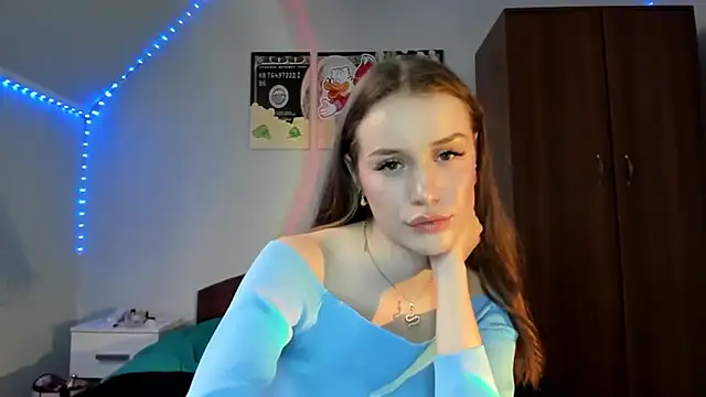 tinyglow online show from December 3, 2025, 4:49 pm