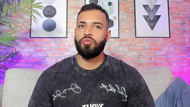 Snapshot of Chris_Varden chatting on December 15, 2025, 7:07 pm Chris Varden online show from December 15, 2025, 7:07 pm