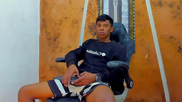 Snapshot of black_sweet_22 chatting on November 17, 2025, 3:45 am black sweet 22 online show from November 17, 2025, 3:45 am