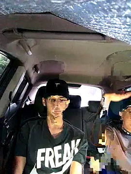 santiago24cmandmyfriend online show from November 20, 2025, 9:25 pm