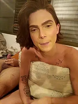 Snapshot of YoungTransAndBi chatting on November 27, 2025, 12:35 am YoungTransAndBi online show from November 27, 2025, 12:35 am