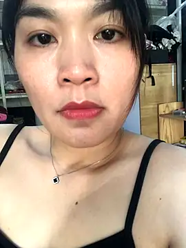 YiYuKute online show from November 23, 2025, 9:20 am