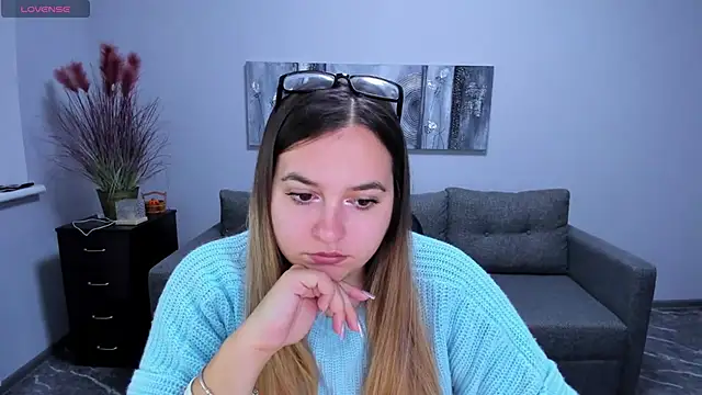 Maria Bond online show from December 1, 2025, 6:40 am