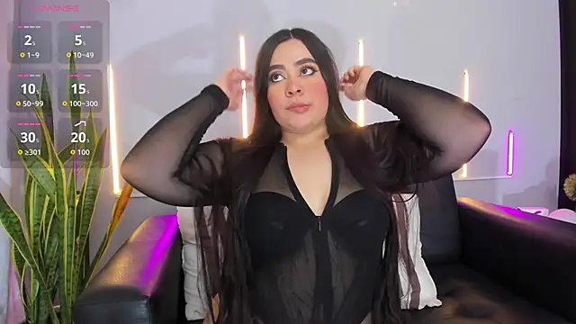 Snapshot of Monserrat_J chatting on November 20, 2025, 1:39 am Monserrat J online show from November 20, 2025, 1:39 am