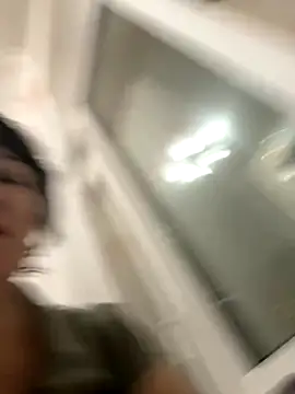 Snapshot of LittleBead522 chatting on November 16, 2025, 3:39 pm LittleBead522 online show from November 16, 2025, 3:39 pm