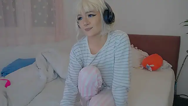 MiniMuse online show from December 4, 2025, 1:09 pm