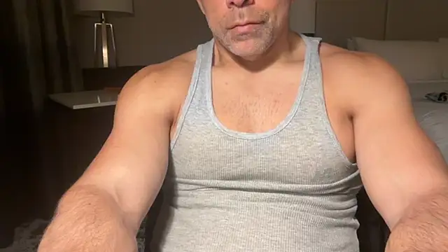 Snapshot of johncahn1986 chatting on December 2, 2025, 4:07 am johncahn1986 online show from December 2, 2025, 4:07 am