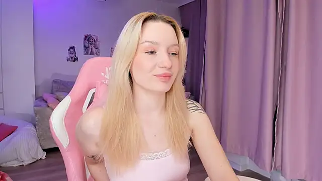 Snapshot of Tiffany_Paw chatting on December 15, 2025, 3:00 am Tiffany Paw online show from December 15, 2025, 3:00 am