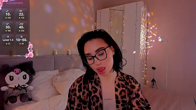 Lia May online show from December 3, 2025, 6:21 am