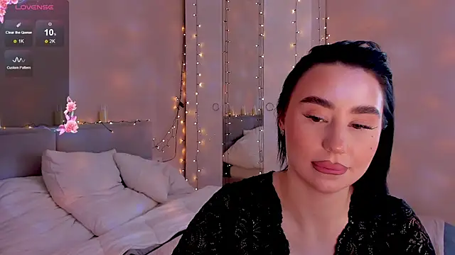 Lia May online show from December 5, 2025, 2:31 am