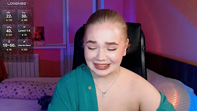 EmiRisse online show from December 1, 2025, 3:39 pm