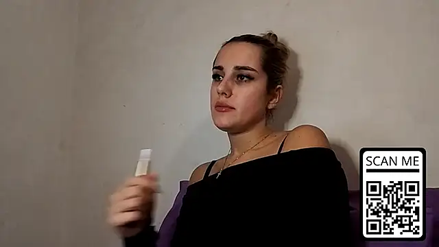 HotMusex online show from December 3, 2025, 3:43 pm