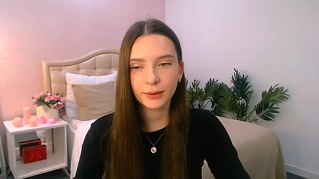 Snapshot of charming_berry chatting on November 18, 2025, 10:09 am charming berry online show from November 18, 2025, 10:09 am