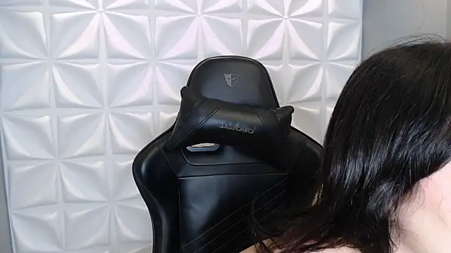 HorneyyQueen online show from November 27, 2025, 12:40 pm